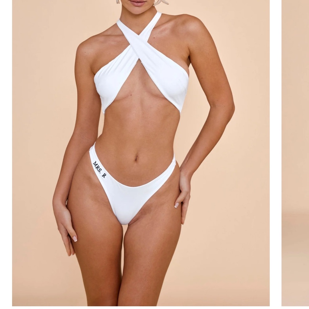 Bellisa - The Suit of Love (Text says “Bride”)